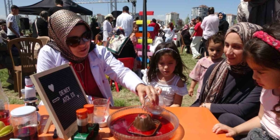 Kur’an Kursları Tanıtım Günleri: Yoğun Katılım ve İlgi! Kur’an Kursları Tanıtım Günleri: Yoğun Katılım ve İlgi!