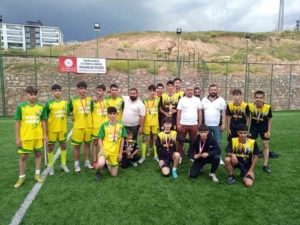 mahallelerde-coskuyla-tamamlanan-sokaklar-bizim-futbol-turnuvasi-x9Cr61g6.jpg