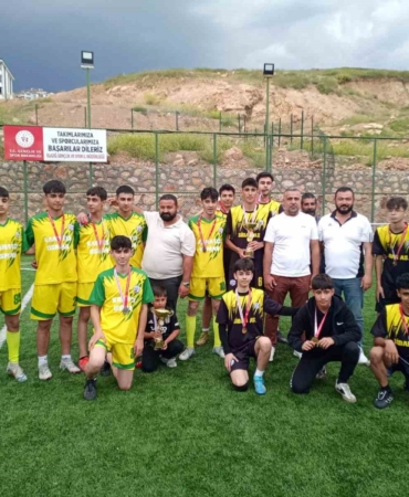 mahallelerde-coskuyla-tamamlanan-sokaklar-bizim-futbol-turnuvasi-x9Cr61g6.jpg