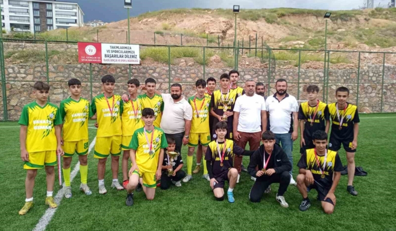 mahallelerde-coskuyla-tamamlanan-sokaklar-bizim-futbol-turnuvasi-x9Cr61g6.jpg