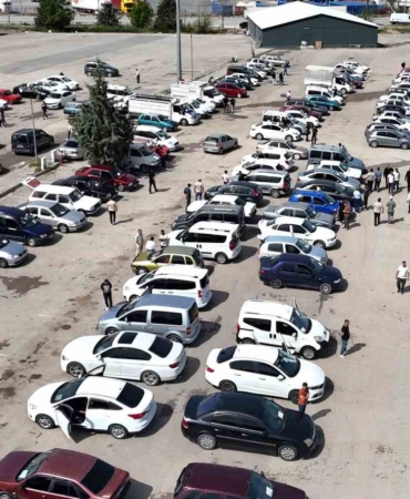 malatya-acik-oto-pazari-hem-saticilar-hem-de-alicilar-icin-bekleyis-zamani-cU4wJQWg.jpg