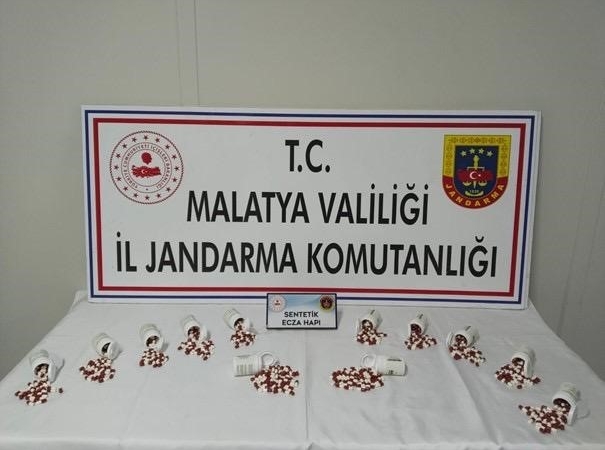 malatya-jandarmasindan-uyusturucu-cetelerine-darbe-2-gozalti-IusafFsw.jpg