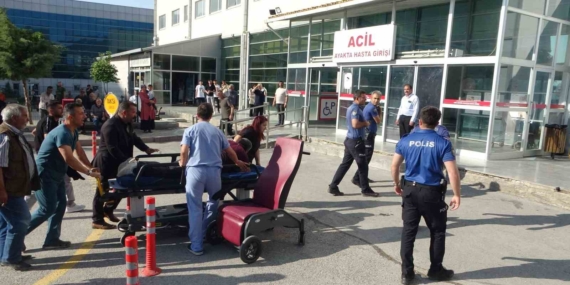 Malatya Mezarlığında Silahlı ve Bıçaklı Kavga: 1 Kişi Hayatını Kaybetti, 2 Yaralı Malatya Mezarlığında Silahlı ve Bıçaklı Kavga: 1 Kişi Hayatını Kaybetti, 2 Yaralı