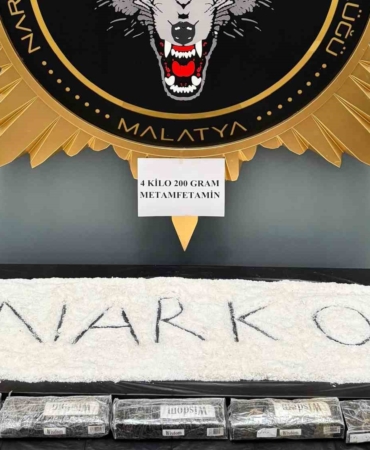 malatyada-4-kilo-200-gram-metamfetamin-yakalandi-uyusturucu-operasyonu-basariyla-tamamlandi-1Y5EK2g8.jpg