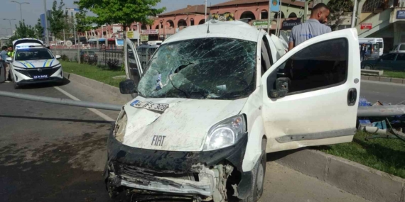 Malatya'da 5 Araçla Zincirleme Kaza: 3 Kilometreyi Aşan Kuyruk Oluştu Malatya’da 5 Araçla Zincirleme Kaza: 3 Kilometreyi Aşan Kuyruk Oluştu