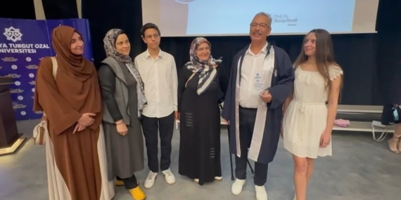 Malatya'da 61 Yaşında Bir Adam, Madencilik Bölümünü Birincilikle Tamamladı Malatya’da 61 Yaşında Bir Adam, Madencilik Bölümünü Birincilikle Tamamladı