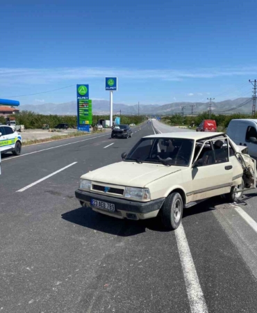 malatyada-iki-arac-carpisti-4-kisi-yaralandi-axS1CikM.jpg