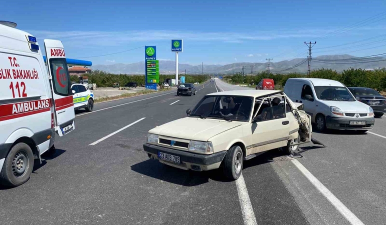 malatyada-iki-arac-carpisti-4-kisi-yaralandi-axS1CikM.jpg