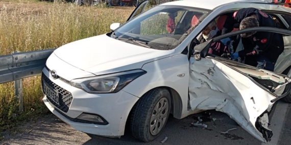 Malatya'da Işık İhlali Sonucu 3 Yaralıyla Sonuçlanan Kaza Malatya’da Işık İhlali Sonucu 3 Yaralıyla Sonuçlanan Kaza