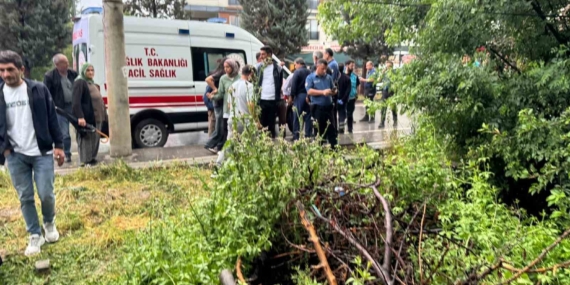 Malatya'da Müstakil Ev Çöktü: 3 Kişi Yaralandı, Olayın Ayrıntıları Malatya’da Müstakil Ev Çöktü: 3 Kişi Yaralandı, Olayın Ayrıntıları