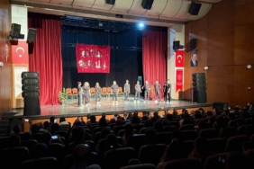 malatyada-ogrencilerin-turgut-ozakman-tiyatro-performansi-GVc1QrCU.jpg