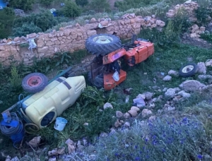 malatyada-traktor-devrildi-surucu-hayatini-kaybetti-aIEIcdDs.jpg