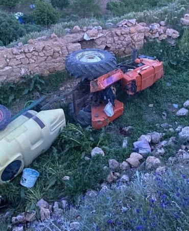 malatyada-traktor-devrildi-surucu-hayatini-kaybetti-aIEIcdDs.jpg