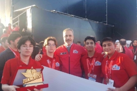 malatyali-ogrenciler-teknofest-2025-kibris-finallerinde-turkiye-sampiyonu-olmayi-basardi-AmTgK8rG.jpg