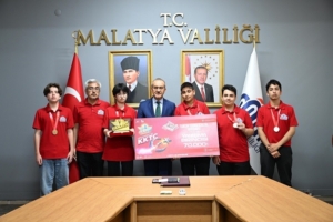 malatyanin-genc-yetenekleri-basarilarini-vali-yavuz-ile-kutladi-H5PCWOuP.jpg