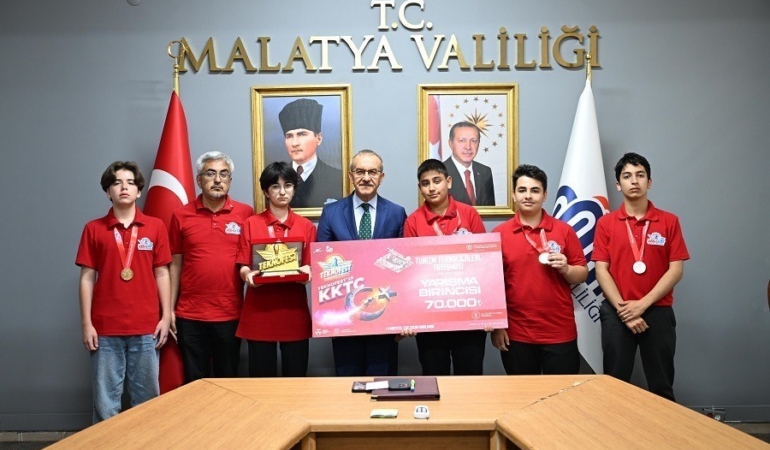 malatyanin-genc-yetenekleri-basarilarini-vali-yavuz-ile-kutladi-H5PCWOuP.jpg