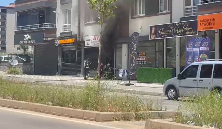 marangoz-dukkaninda-patlak-veren-yangin-ihbar-uzerine-hizla-kontrol-altina-alindi-11eP95Hg.jpg