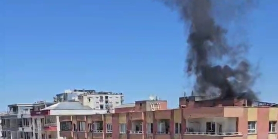 Mardin'de Çatı Yangını: Yangın Kontrol Altına Alındı Mardin’de Çatı Yangını: Yangın Kontrol Altına Alındı