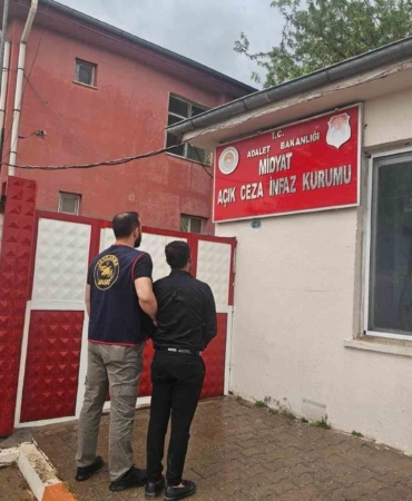 mardinde-dugun-salonunda-saz-calan-cezaevi-firarisi-yakalandi-dkbGju56.jpg