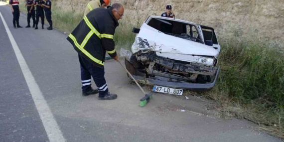 Mardin'de İki Otomobilin Çarpışması Sonucu 8 Kişi Yaralandı Mardin’de İki Otomobilin Çarpışması Sonucu 8 Kişi Yaralandı