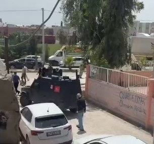 Mardin'de Okul Çıkışında Silahlı Saldırıya Uğrayan Öğretmen Hayatını Kaybetti: Eğitim Camiasında Şok! Mardin’de Okul Çıkışında Silahlı Saldırıya Uğrayan Öğretmen Hayatını Kaybetti: Eğitim Camiasında Şok!