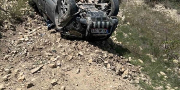 mardinde-yamactan-dusen-otomobil-1-kisi-yaralandi-OLq3XbE2.jpg