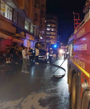 mardinde-yangin-korkusu-hafif-ticari-arac-itfaiye-ekipleriyle-sonduruldu-UErU8I6t.jpg