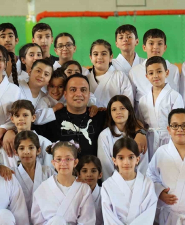 milli-antrenorun-polisle-dayanismasi-90-cocuga-gonullu-kurs-vererek-ornek-oluyor-Fe17gAQM.jpg