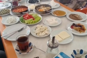 muradiyede-dunya-kahvalti-gunu-coskusu-ODYP3inr.jpg