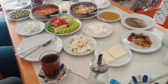 Muradiye'de Dünya Kahvaltı Günü Coşkusu Muradiye’de Dünya Kahvaltı Günü Coşkusu