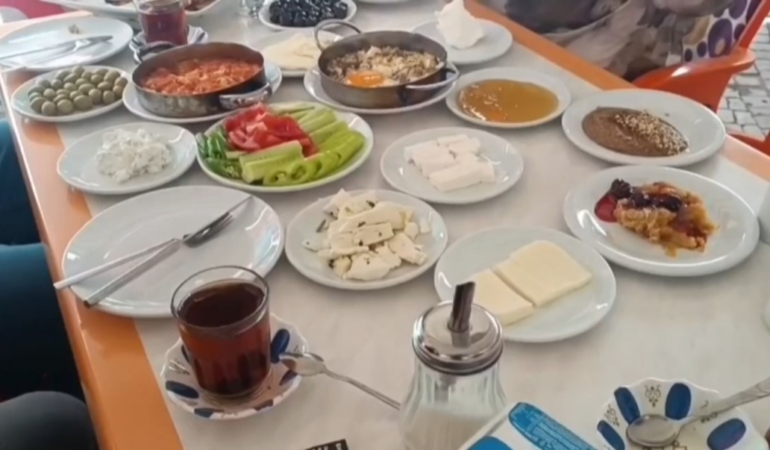 muradiyede-dunya-kahvalti-gunu-coskusu-ODYP3inr.jpg