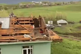 musta-firtina-evlerin-catilarini-ucurdu-doganin-gucu-Uf69cQYQ.jpg