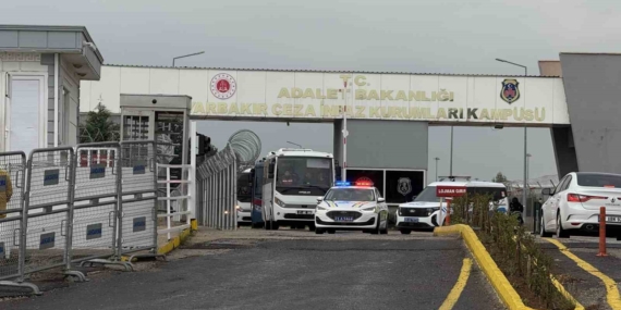 Narin Güran Cinayeti Davası: 15 Sanık Üçüncü Kez Hakim Karşısında Narin Güran Cinayeti Davası: 15 Sanık Üçüncü Kez Hakim Karşısında