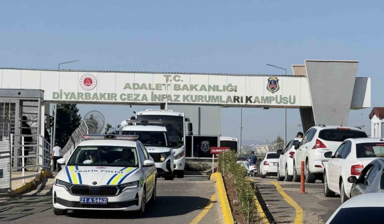 narin-guran-cinayetinde-15-sanik-dorduncu-kez-adliye-kapisinda-bVqc58kz.jpg
