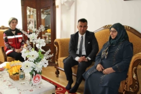 nene-hatunun-70-olum-yildonumunde-torunundan-duygusal-ziyaret-EXR37dAt.jpg