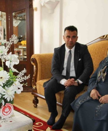 nene-hatunun-70-olum-yildonumunde-torunundan-duygusal-ziyaret-EXR37dAt.jpg