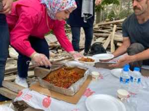 ogrencilerin-1-mayista-isci-dayanismasi-bir-araya-gelisin-anlami-wcBxYpEA.jpg