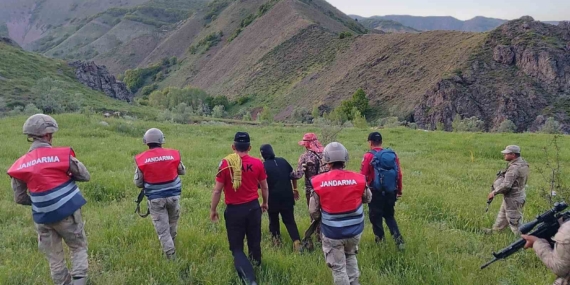 Ot Toplamaya Giderken Kaybolan Çiftin Kurtarılması: Jandarma Harekete Geçti Ot Toplamaya Giderken Kaybolan Çiftin Kurtarılması: Jandarma Harekete Geçti
