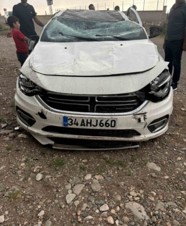 otomobil-3-metre-yukseklikten-ucarak-kopruden-dustu-3-yarali-y9A7mMYG.jpg