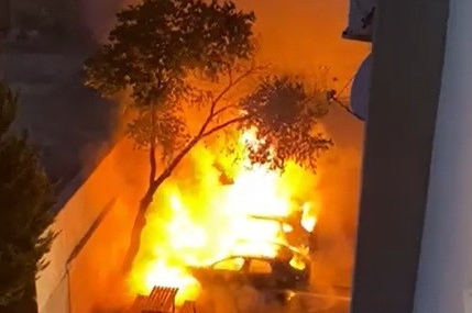 Otoparkta Küllere Dönüşen İki Lüks Araç Dramı