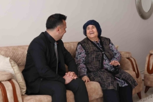sehit-ailelerine-anlam-katmak-anneler-gununde-ozel-bir-ziyaret-zL4eIuiw.jpg