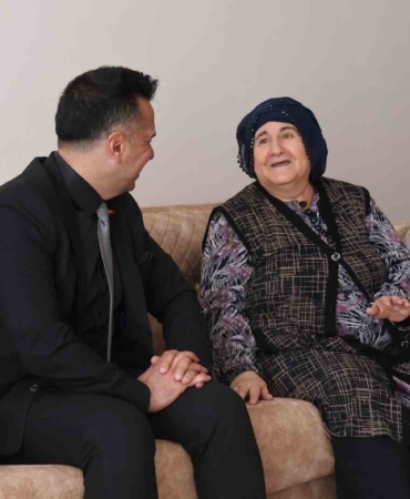 sehit-ailelerine-anlam-katmak-anneler-gununde-ozel-bir-ziyaret-zL4eIuiw.jpg
