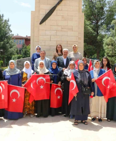 sehit-anneleri-icin-anlamli-bir-anneler-gunu-etkinligi-MZERXu5y.jpg