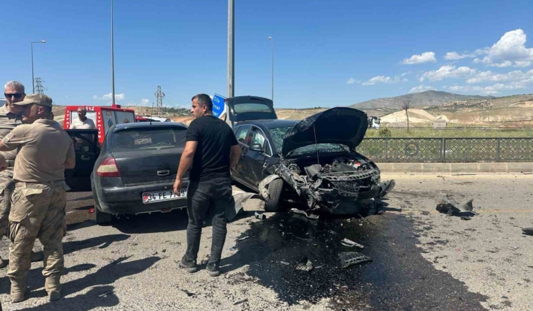 siirtte-meydana-gelen-trafik-kazasinda-1-agir-4-yarali-kOiWTdCp.jpg