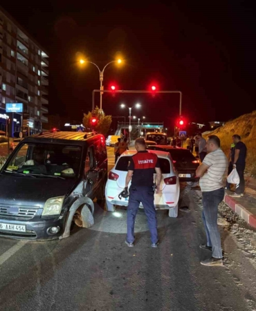 siirtte-zincirleme-trafik-kazasi-5-kisi-yaralandi-IIfYsqrm.jpg