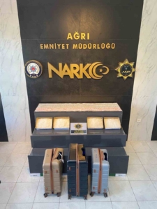 valiz-tabaninda-saklanan-8-kilo-metamfetaminle-yakalanma-hikayesi-JUhZVNKu.jpg