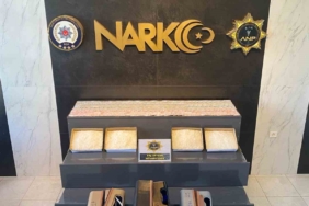 valiz-tabaninda-saklanan-8-kilo-metamfetaminle-yakalanma-hikayesi-JUhZVNKu.jpg
