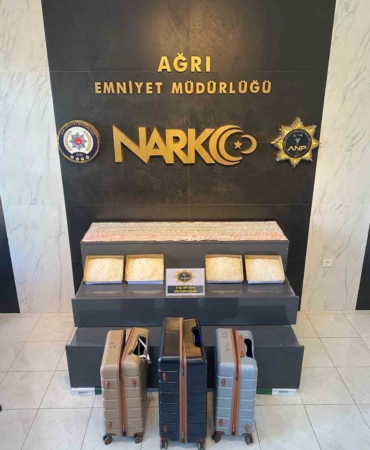 valiz-tabaninda-saklanan-8-kilo-metamfetaminle-yakalanma-hikayesi-JUhZVNKu.jpg