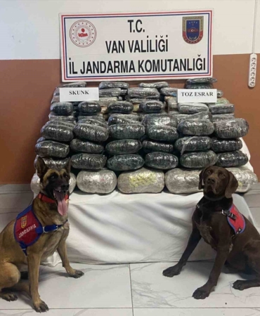 vanda-90-kilogram-uyusturucu-yakalandi-sehirdeki-uyusturucu-operasyonlari-artiyor-YPCbGL3b.jpg