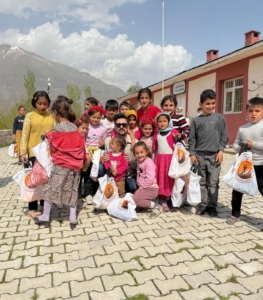 vanda-her-cocuk-bir-umuttur-vakfi-gelecegin-umudu-cocuklara-destek-oluyor-KYcdyTI3.jpg